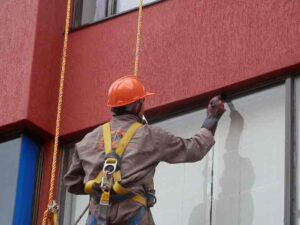 Trabajo de pintura en fachadas en alturas